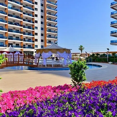 아파트 Azura Park