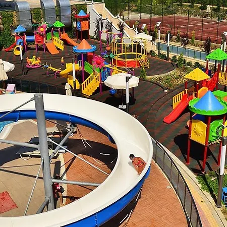 아파트 Azura Park